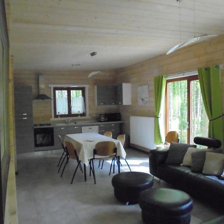 Gîte LE SOUS-BOIS Cerfontaine Exterior foto